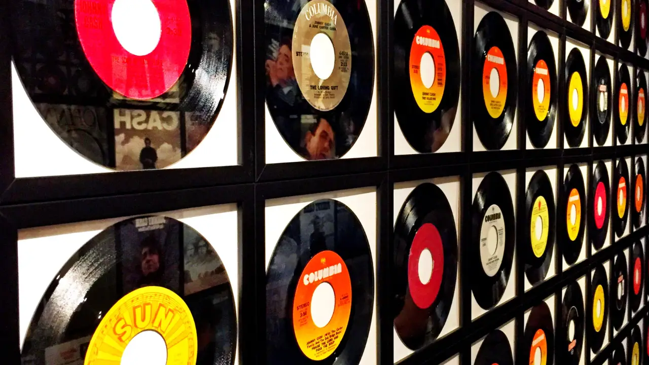Creative DIY Art: Upcycling Old Vinyl Records